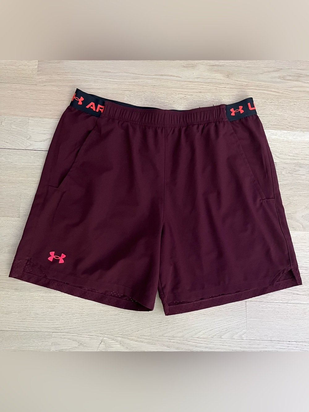 Under Armour Woven Burgundy 6" Men's Shorts with Pockets